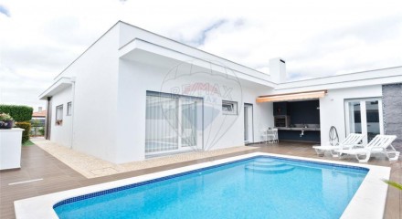Residential - Single Family Home - T3 - Azeitão (São Lourenço e São Simão), Setubal - PT