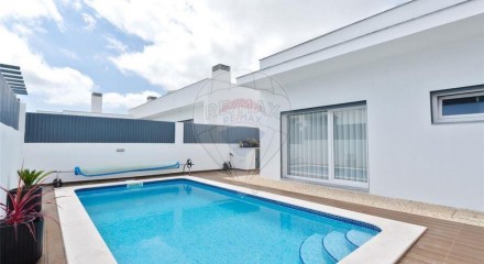 Residential - Single Family Home - T3 - Azeitão (São Lourenço e São Simão), Setubal - PT
