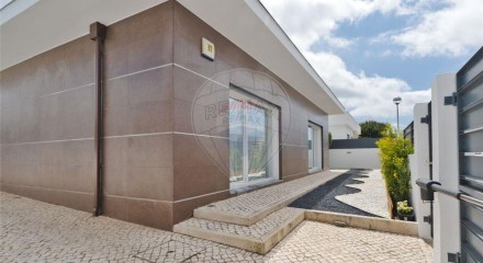 Residential - Single Family Home - T3 - Azeitão (São Lourenço e São Simão), Setubal - PT