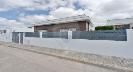 Residential - Single Family Home - T3 - Azeitão (São Lourenço e São Simão), Setubal - PT