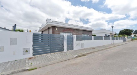 Residential - Single Family Home - T3 - Azeitão (São Lourenço e São Simão), Setubal - PT