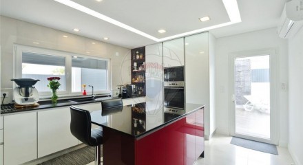 Residential - Single Family Home - T3 - Azeitão (São Lourenço e São Simão), Setubal - PT