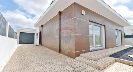 Residential - Single Family Home - T3 - Azeitão (São Lourenço e São Simão), Setubal - PT
