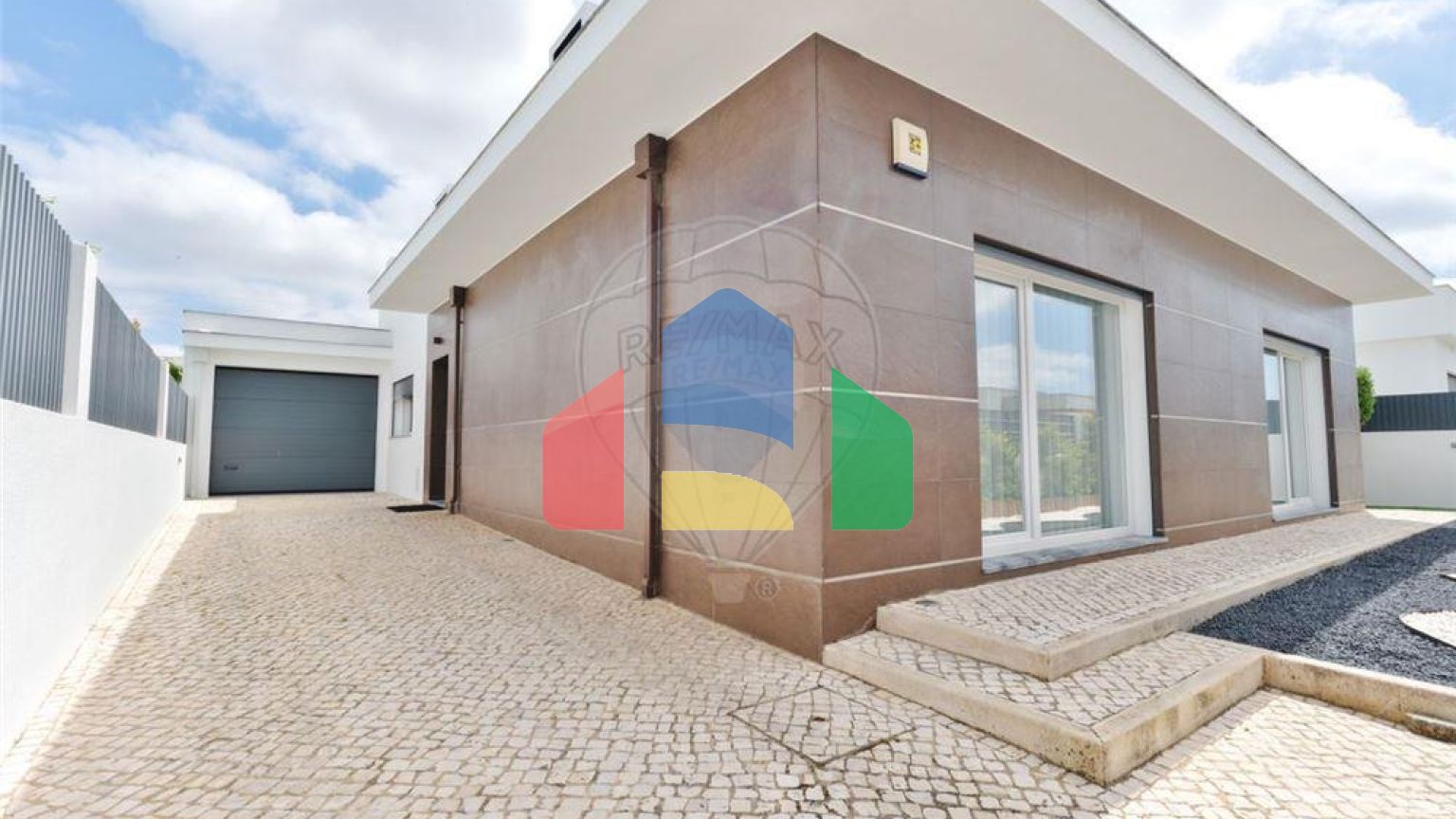 Residential - Single Family Home - T3 - Azeitão (São Lourenço e São Simão), Setubal - PT