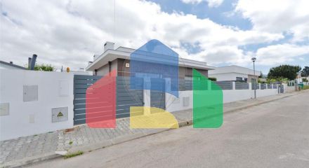 Residential - Single Family Home - T3 - Azeitão (São Lourenço e São Simão), Setubal - PT