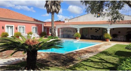 Residential - Single Family Home - T4 - Azeitão (São Lourenço e São Simão), Setubal - PT