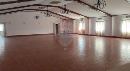Residential - Single Family Home - T4 - Azeitão (São Lourenço e São Simão), Setubal - PT
