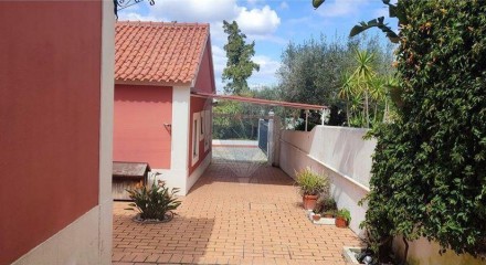 Residential - Single Family Home - T4 - Azeitão (São Lourenço e São Simão), Setubal - PT