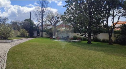 Residential - Single Family Home - T4 - Azeitão (São Lourenço e São Simão), Setubal - PT