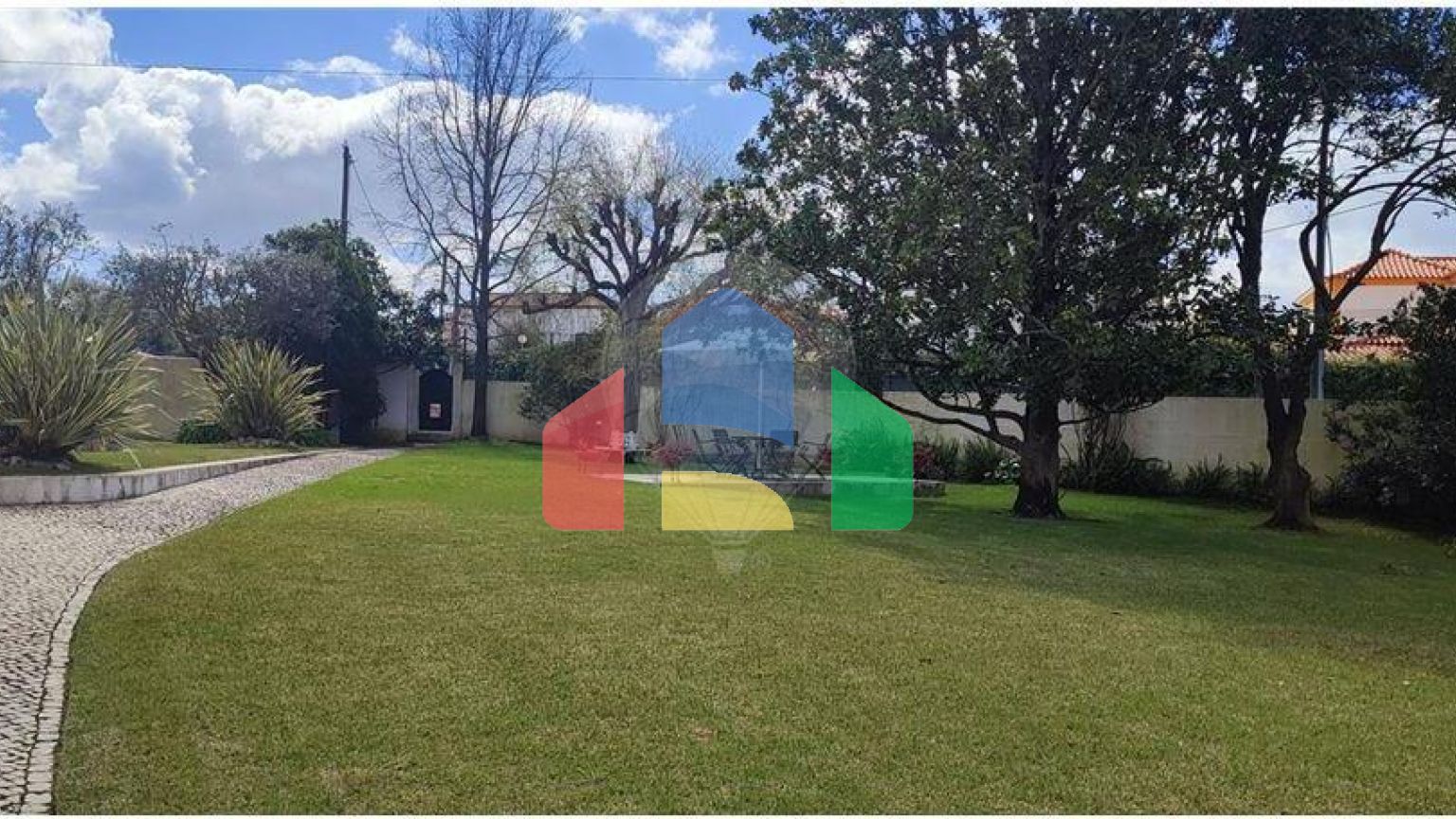 Residential - Single Family Home - T4 - Azeitão (São Lourenço e São Simão), Setubal - PT