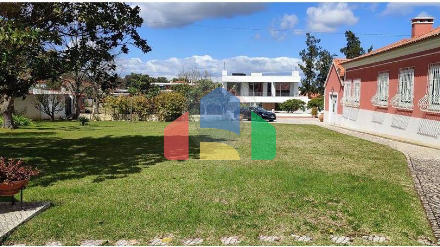 Residential - Single Family Home - T4 - Azeitão (São Lourenço e São Simão), Setubal - PT