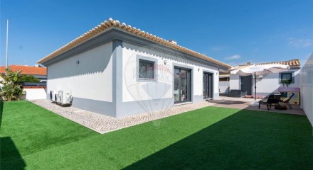 Residential - Single Family Home - T3 - Azeitão (São Lourenço e São Simão), Setubal - PT