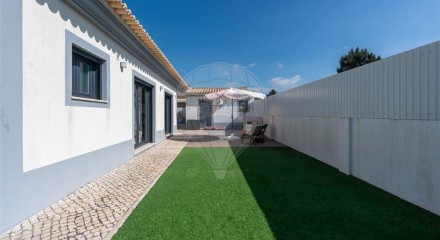 Residential - Single Family Home - T3 - Azeitão (São Lourenço e São Simão), Setubal - PT