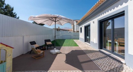 Residential - Single Family Home - T3 - Azeitão (São Lourenço e São Simão), Setubal - PT