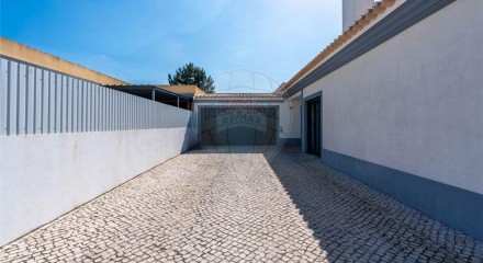 Residential - Single Family Home - T3 - Azeitão (São Lourenço e São Simão), Setubal - PT