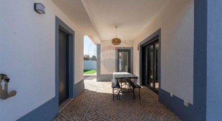 Residential - Single Family Home - T3 - Azeitão (São Lourenço e São Simão), Setubal - PT