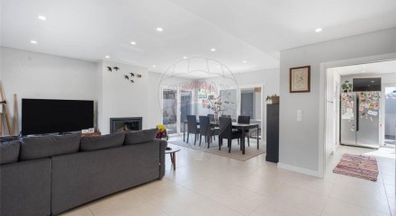 Residential - Single Family Home - T3 - Azeitão (São Lourenço e São Simão), Setubal - PT