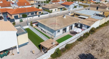 Residential - Single Family Home - T3 - Azeitão (São Lourenço e São Simão), Setubal - PT