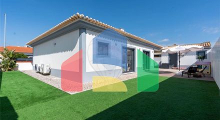 Residential - Single Family Home - T3 - Azeitão (São Lourenço e São Simão), Setubal - PT