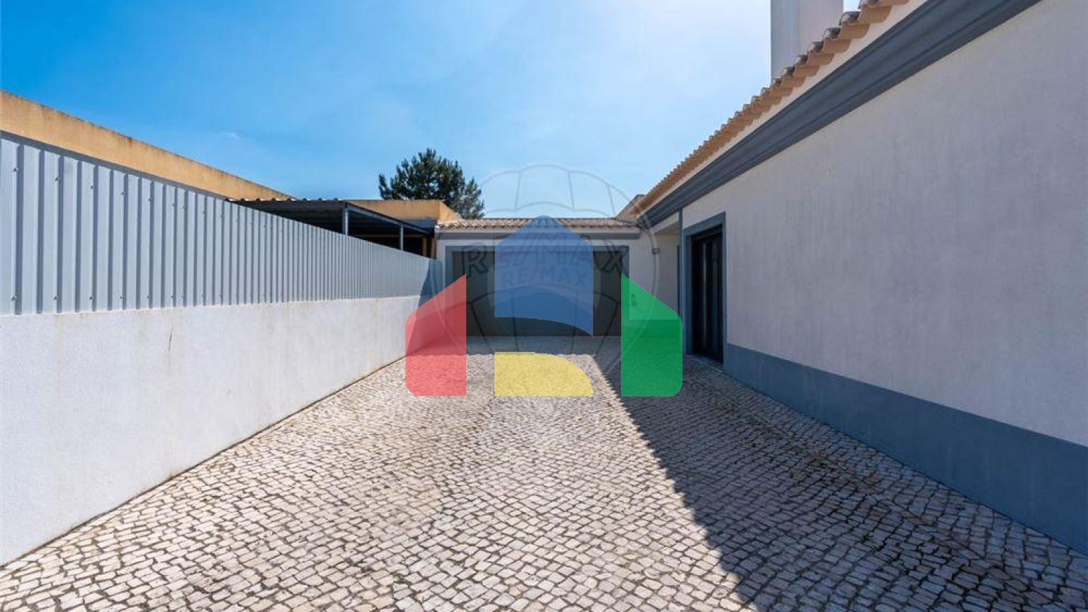 Residential - Single Family Home - T3 - Azeitão (São Lourenço e São Simão), Setubal - PT