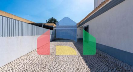 Residential - Single Family Home - T3 - Azeitão (São Lourenço e São Simão), Setubal - PT