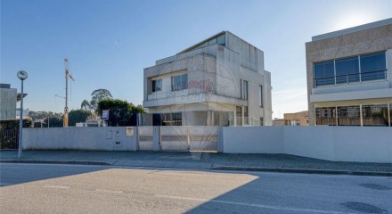 Residential - Single Family Home - T4 - Cidade da Maia, Maia - PT