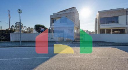 Residential - Single Family Home - T4 - Cidade da Maia, Maia - PT