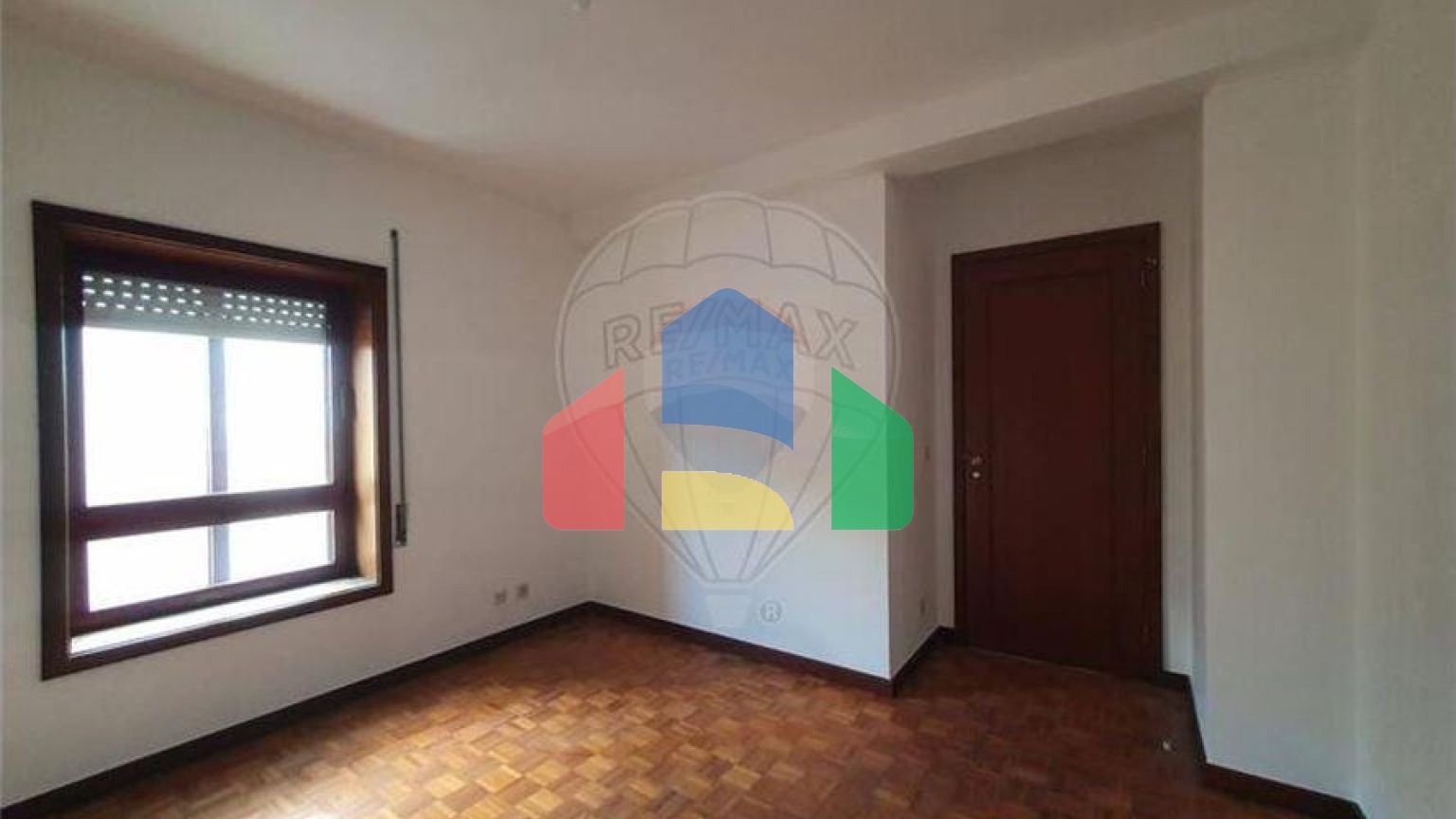 Residential - Condo/Apartment - T4 - Cidade da Maia, Maia - PT