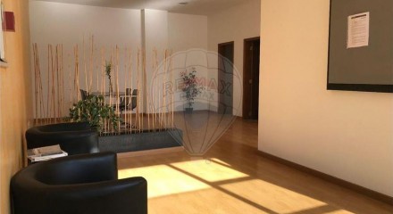 Commercial - Commercial/Retail - Casal de Cambra, Sintra - PT
