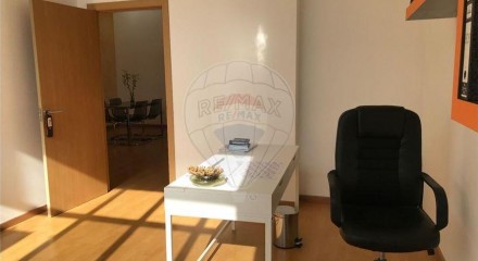 Commercial - Commercial/Retail - Casal de Cambra, Sintra - PT