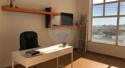 Commercial - Commercial/Retail - Casal de Cambra, Sintra - PT