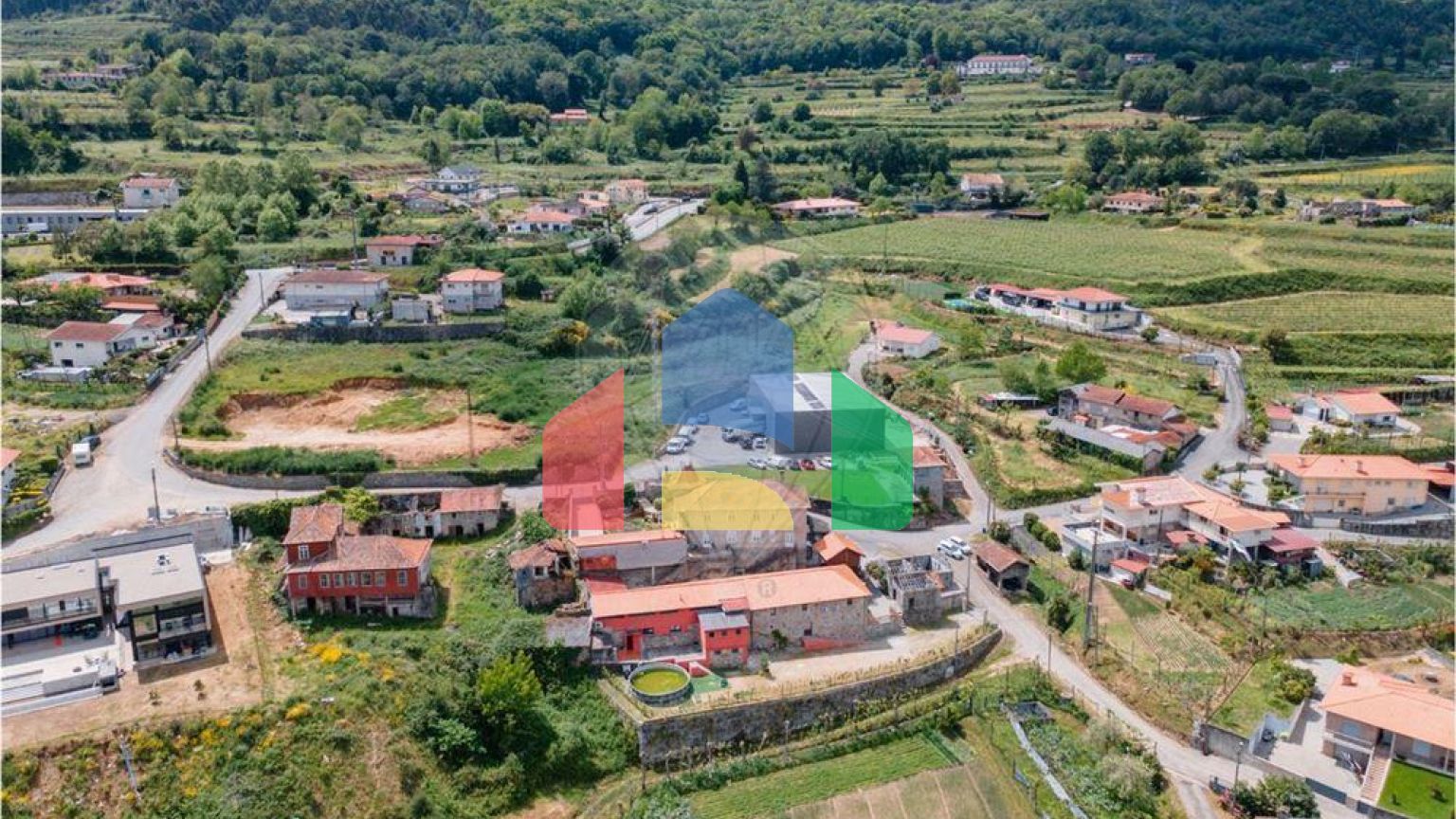 Residential - Single Family Home - T6 - Cepães e Fareja, Fafe - PT