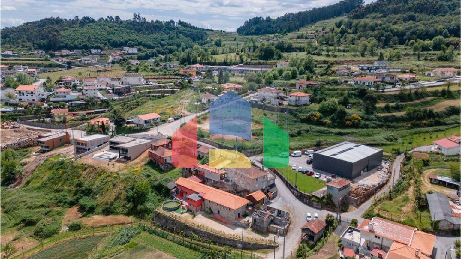 Residential - Single Family Home - T6 - Cepães e Fareja, Fafe - PT