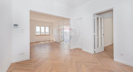 Residential - Condo/Apartment - T2 - Avenidas Novas, Lisbon - PT