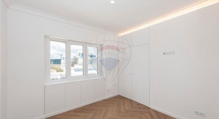 Residential - Condo/Apartment - T2 - Avenidas Novas, Lisbon - PT