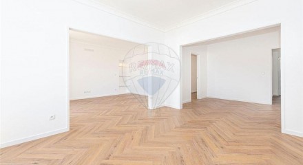 Residential - Condo/Apartment - T2 - Avenidas Novas, Lisbon - PT