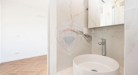 Residential - Condo/Apartment - T2 - Avenidas Novas, Lisbon - PT
