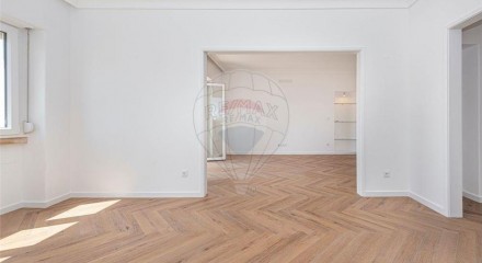 Residential - Condo/Apartment - T2 - Avenidas Novas, Lisbon - PT