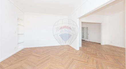 Residential - Condo/Apartment - T2 - Avenidas Novas, Lisbon - PT