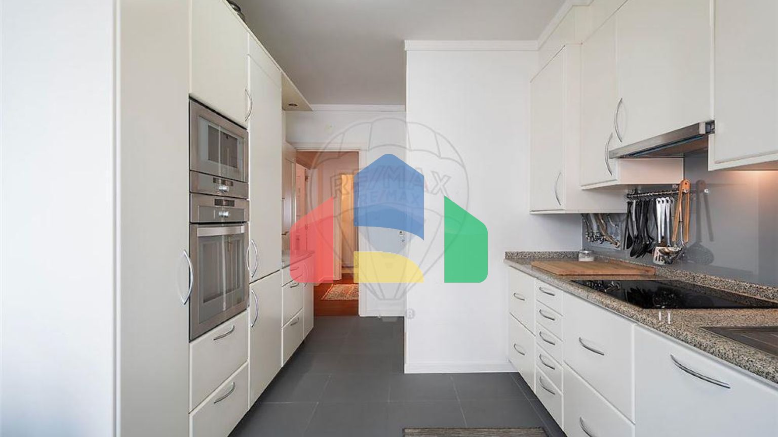 Residential - Condo/Apartment - T3 - Avenidas Novas, Lisbon - PT