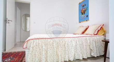 Residential - Condo/Apartment - T2 - Estrela, Lisbon - PT