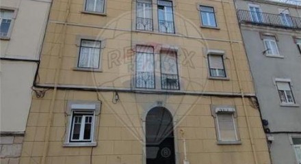 Residential - Condo/Apartment - T2 - Estrela, Lisbon - PT