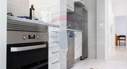 Residential - Condo/Apartment - T2 - Estrela, Lisbon - PT