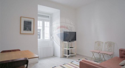 Residential - Condo/Apartment - T2 - Estrela, Lisbon - PT