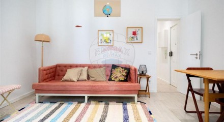 Residential - Condo/Apartment - T2 - Estrela, Lisbon - PT