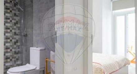 Residential - Condo/Apartment - T2 - Estrela, Lisbon - PT
