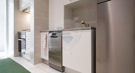 Residential - Condo/Apartment - T2 - Estrela, Lisbon - PT