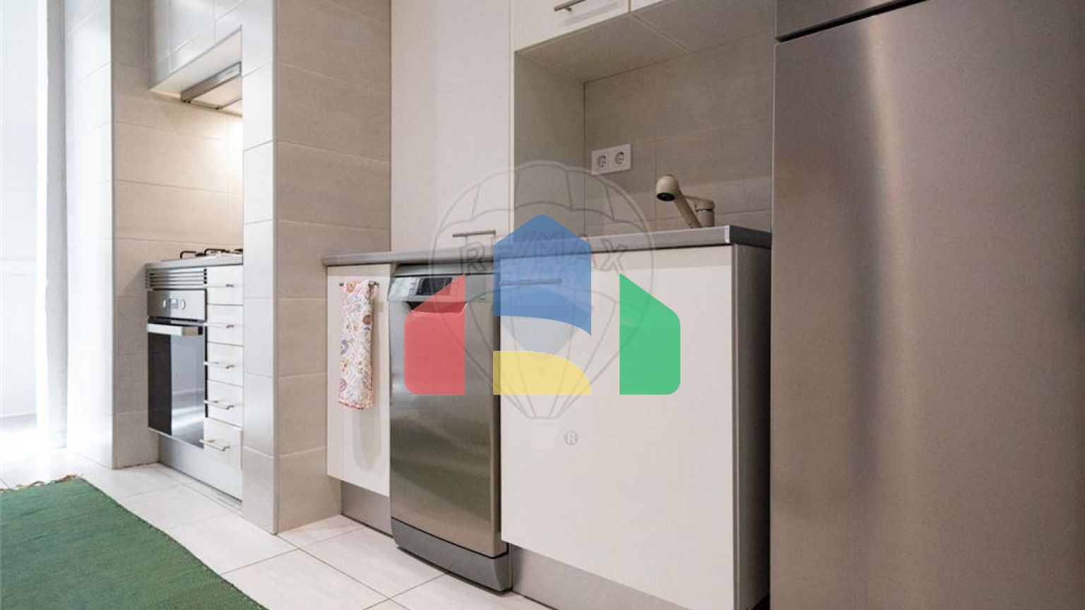 Residential - Condo/Apartment - T2 - Estrela, Lisbon - PT