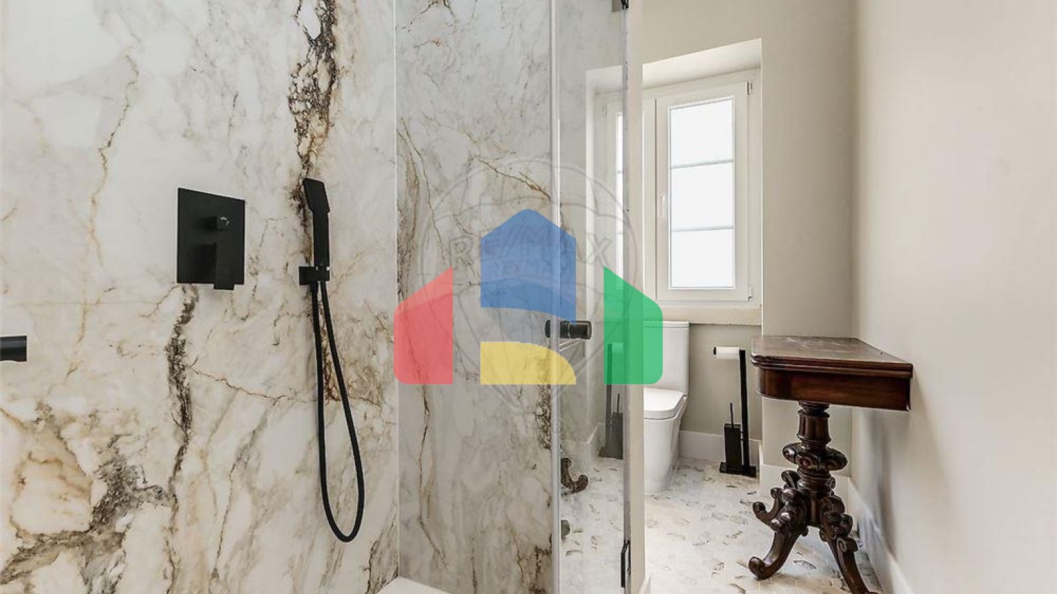 Residential - Condo/Apartment - T2 - Estrela, Lisbon - PT