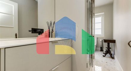 Residential - Condo/Apartment - T2 - Estrela, Lisbon - PT